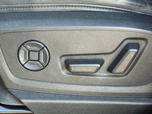 Used 2019 Audi e-tron Premium Plus image 20