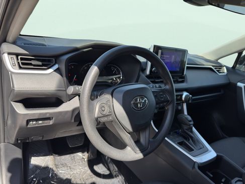 Used 2025 Toyota RAV4 XLE image 15