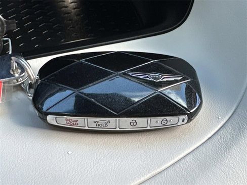 Used 2025 Genesis G70 2.5T image 31