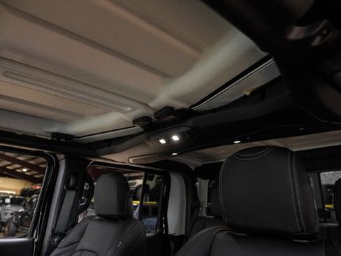 Used 2025 Jeep Gladiator Rubicon w/ Safety Group image 17