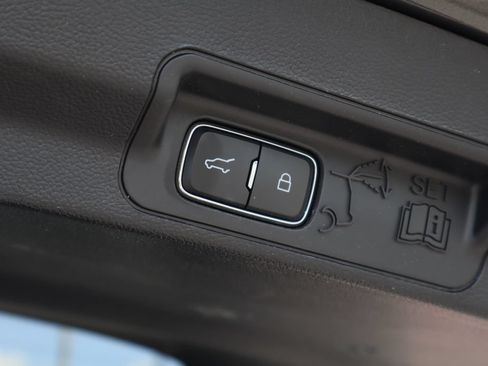 Used 2020 Ford Explorer XLT RWD image 27