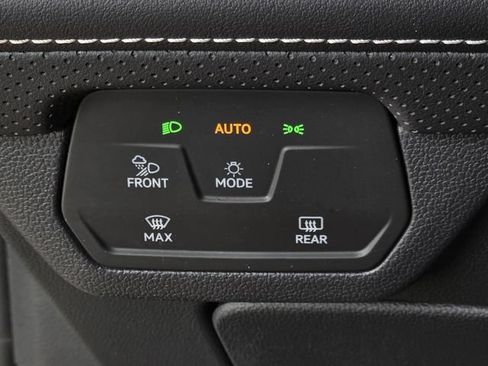 Used 2025 Volkswagen Atlas Cross Sport SE AWD/4WD image 23