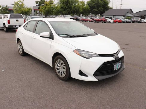 Used 2019 Toyota Corolla LE FWD image 3