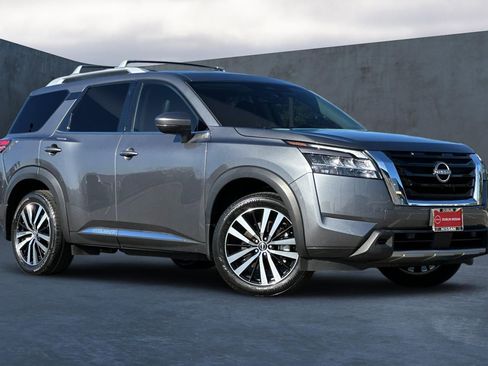 Certified 2024 Nissan Pathfinder Platinum w/ Cargo Package FWD image 2