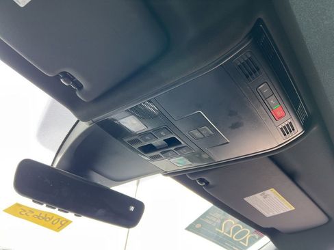 Used 2022 Volkswagen Tiguan SE R-Line image 23