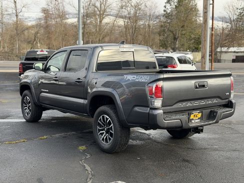 Used 2022 Toyota Tacoma TRD Sport image 3