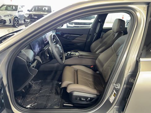 Certified 2025 BMW 530i image 19