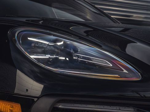 New 2025 Porsche Macan image 8