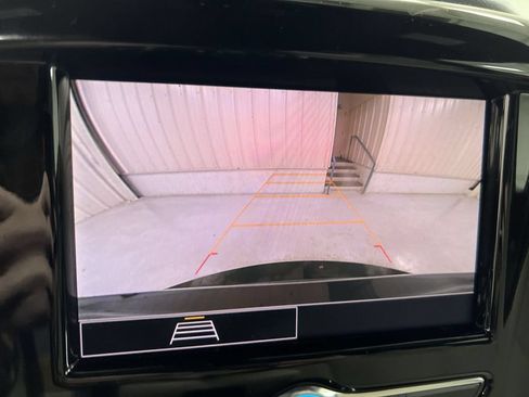 Used 2023 Chevrolet Traverse LS FWD image 14