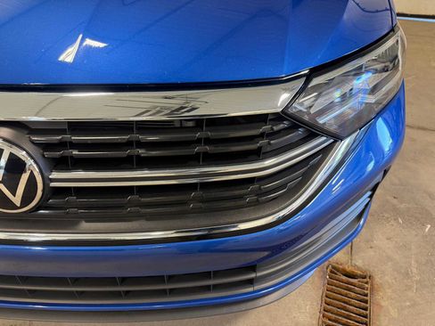 Certified 2024 Volkswagen Jetta SE w/ Panoramic Sunroof Package FWD image 5