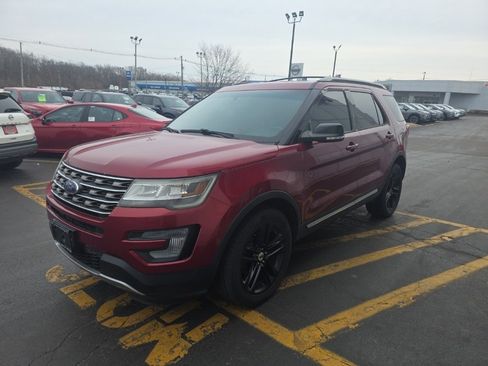 Used 2016 Ford Explorer XLT w/ Equipment Group 202A image 8