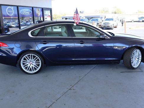 Used 2016 Jaguar XF Prestige image 4