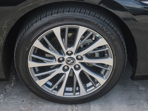 Used 2020 Lexus ES 350 w/ Premium Package image 11