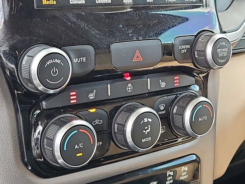 Used 2019 RAM 1500 Big Horn AWD/4WD image 14