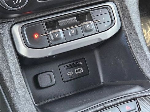 Used 2023 GMC Acadia SLT FWD image 16