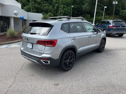 Used 2023 Volkswagen Taos SE w/ Panoramic Sunroof Package