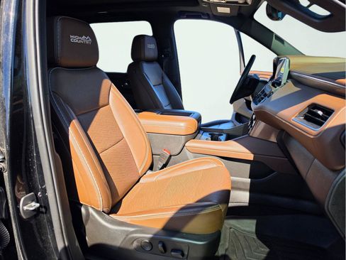 Used 2021 Chevrolet Suburban High Country AWD/4WD image 17