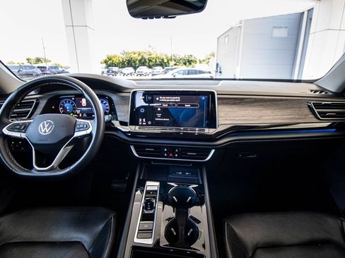 Certified 2024 Volkswagen Atlas SEL AWD/4WD image 30