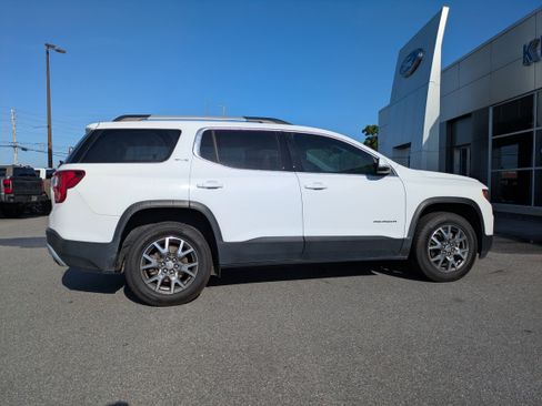 Used 2022 GMC Acadia SLE w/ Driver Convenience Package FWD image 3