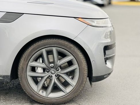 Used 2024 Land Rover Range Rover Sport SE image 5
