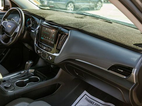 Used 2019 Chevrolet Traverse LT w/ LPO, 'HIT The Road' Package AWD/4WD image 11
