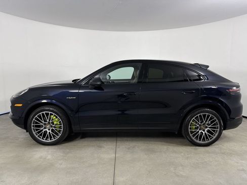 Certified 2023 Porsche Cayenne Platinum Edition AWD/4WD image 2