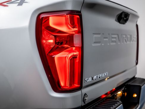 Used 2022 Chevrolet Silverado 3500 LT w/ Convenience Package image 12