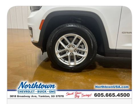 Used 2024 Jeep Grand Cherokee L Laredo AWD/4WD image 23