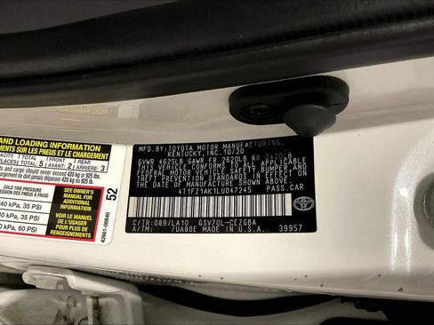 Used 2020 Toyota Camry XLE FWD image 18