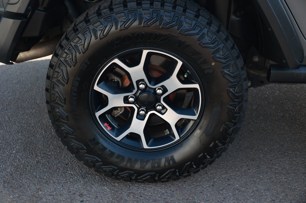 Used 2019 Jeep Wrangler Unlimited Rubicon w/ Cold Weather Group AWD/4WD image 11