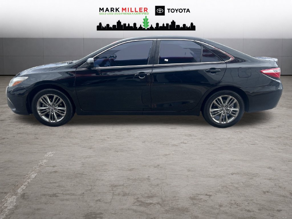 Used 2017 Toyota Camry SE FWD image 2