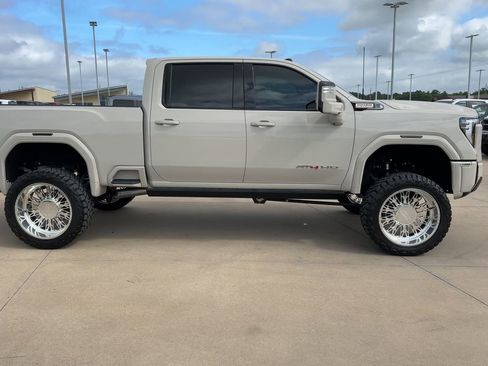 Used 2026 GMC Sierra 2500 AT4 w/ AT4 Premium Plus Package AWD/4WD image 9
