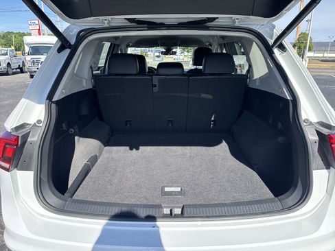 Used 2024 Volkswagen Tiguan SE AWD/4WD image 13