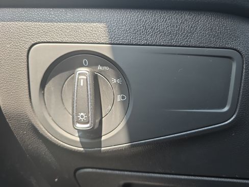 Used 2022 Volkswagen Tiguan SE AWD/4WD image 25