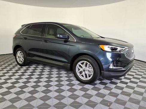 Used 2024 Ford Edge SEL w/ Convenience Package image 3