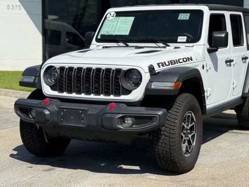 Used 2024 Jeep Wrangler Unlimited Rubicon image 3