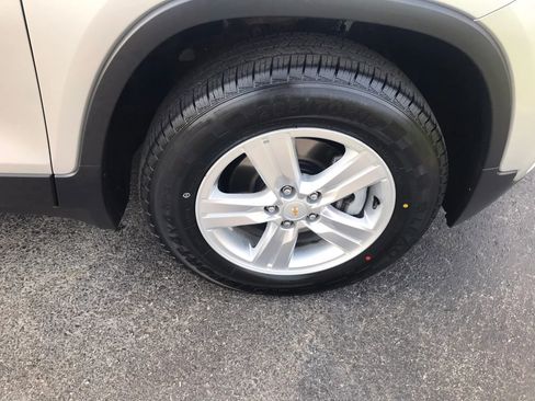 Used 2018 Chevrolet Trax LT w/ LT Convenience Package AWD/4WD image 39