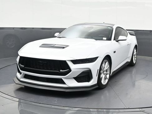 Used 2025 Ford Mustang GT RWD image 9