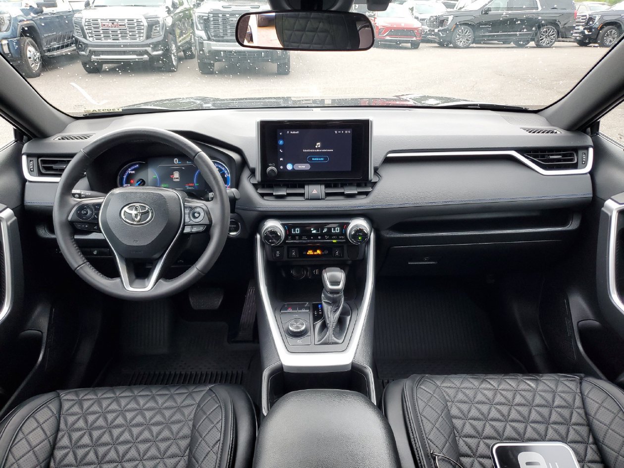 Used 2023 Toyota RAV4 SE w/ Convenience Package AWD/4WD image 12