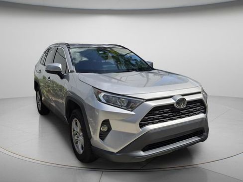 Used 2020 Toyota RAV4 XLE image 4