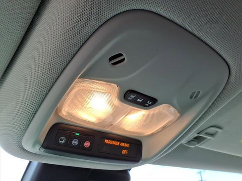 Used 2025 Chevrolet TrailBlazer LT AWD/4WD image 32
