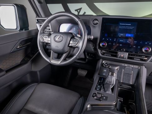 Used 2024 Lexus GX 550 w/ Accessory Package (Z1) AWD/4WD image 7