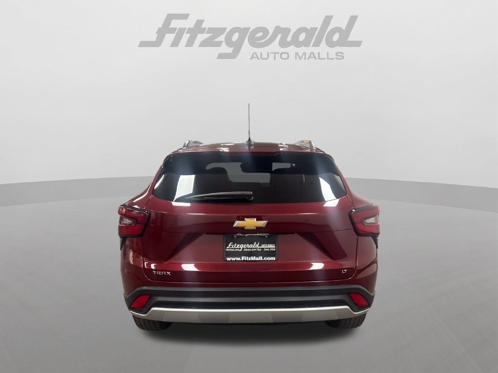Used 2024 Chevrolet Trax LT FWD image 4