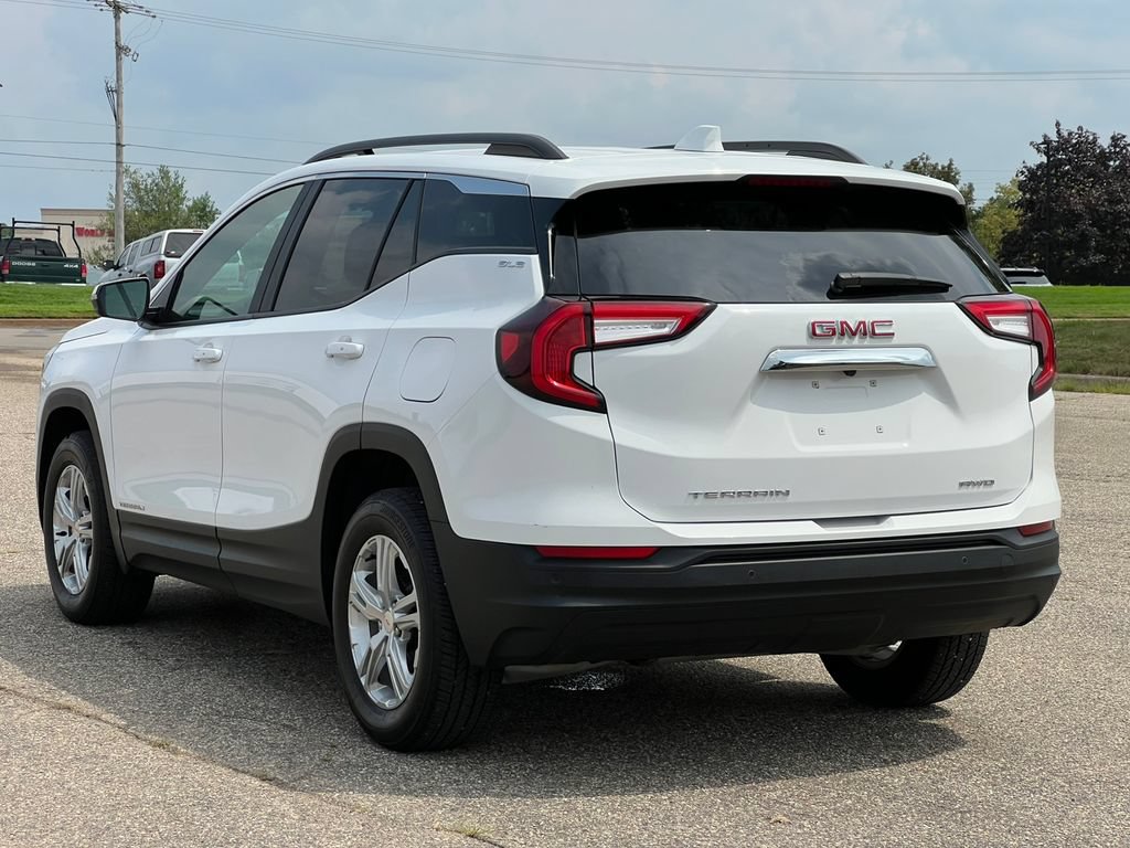 Used 2024 GMC Terrain SLE w/ Driver Convenience Package AWD/4WD image 9