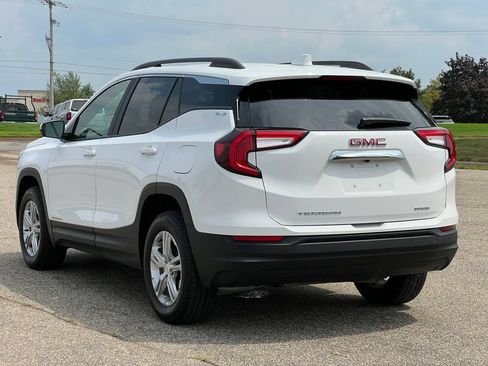 Used 2024 GMC Terrain SLE w/ Driver Convenience Package AWD/4WD image 9