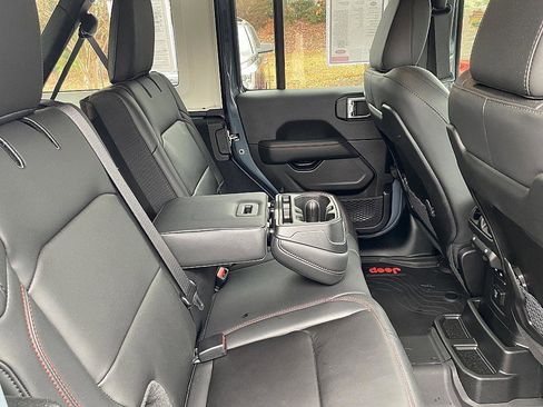 Used 2025 Jeep Wrangler Unlimited Rubicon image 14