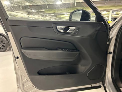 Certified 2025 Volvo XC60 B5 Plus image 9
