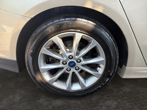 Used 2017 Ford Fusion SE w/ Fusion SE Technology Package FWD image 37