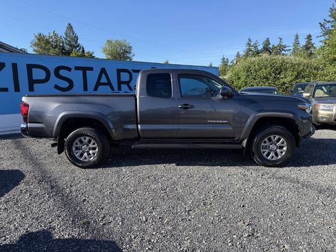 Used 2019 Toyota Tacoma SR5 AWD/4WD image 2