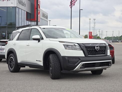 Used 2025 Nissan Pathfinder Rock Creek AWD/4WD image 13